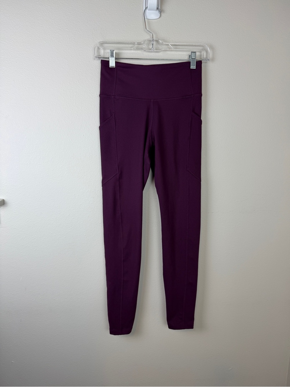 FIGS Performance Plum Leggings - Picture 2 of 4